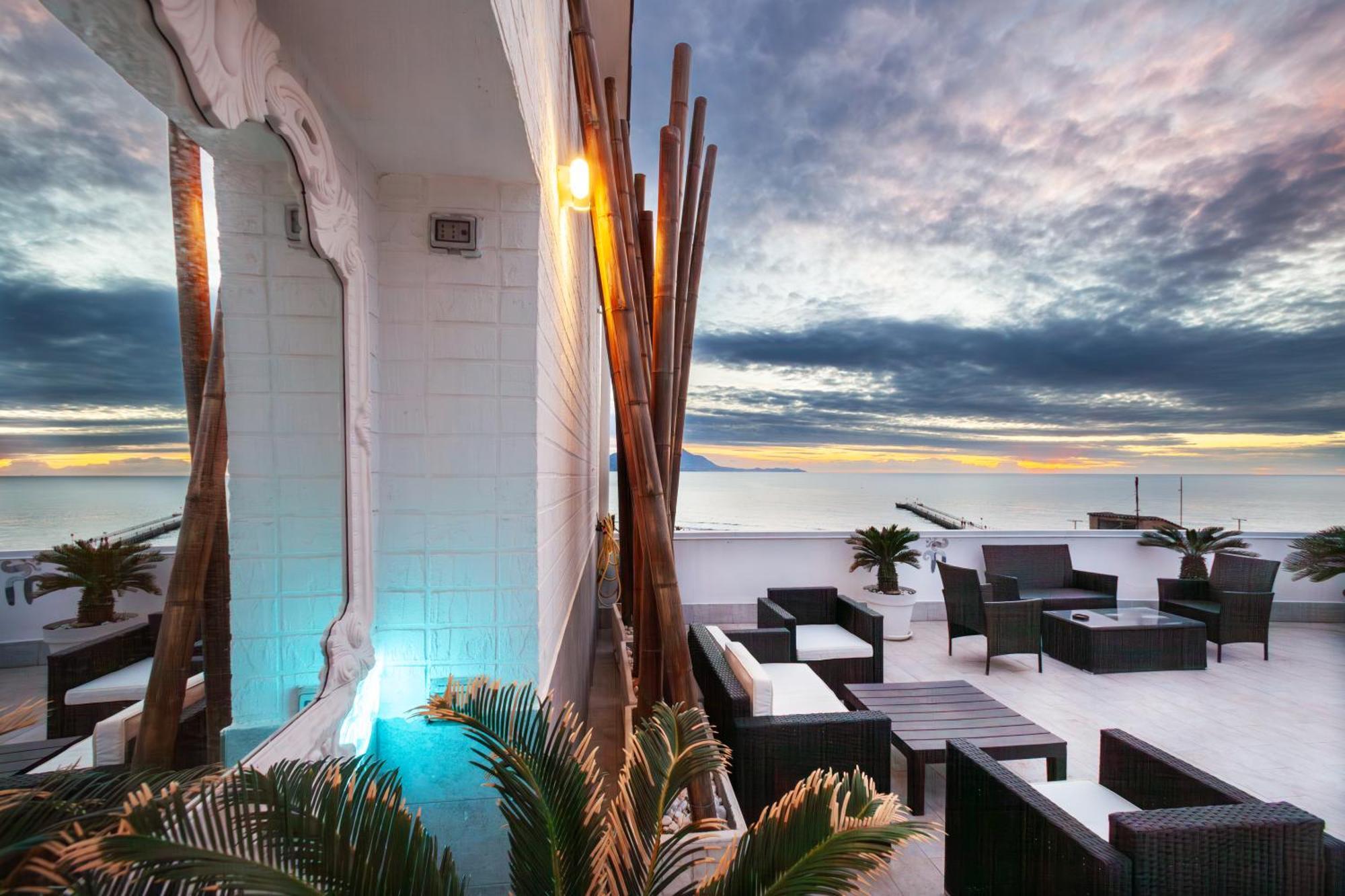 นาโร สวีท แอนด์ รูม Hotel บาโคลี ภายนอก รูปภาพ